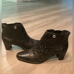 Black Women's Ankle Boots with Embossed Pattern